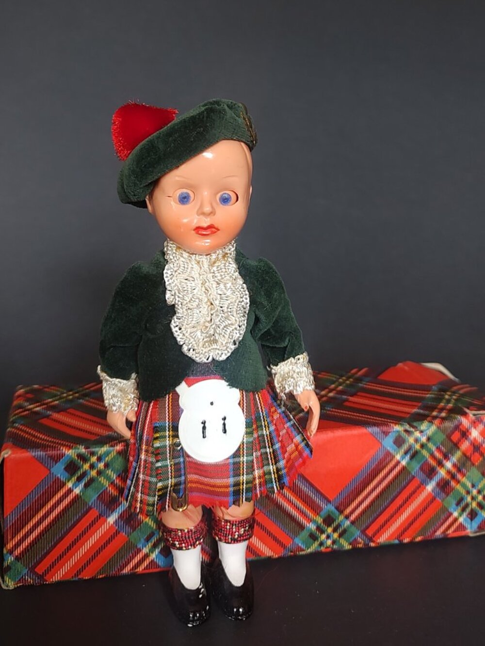 Bonnie Brae 1950s Plastic Sleepy Eyes Doll Souvenir Traditional Costume in Box